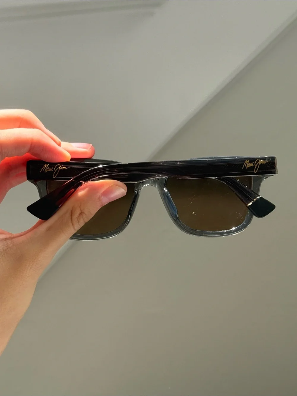 Maui Jim Hanohano - Dark Gray Sunglasses with polarized HCL Lenses